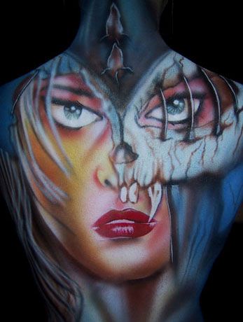 Лицо оборотня. рисунок на спине.   фото бодиарта, body art