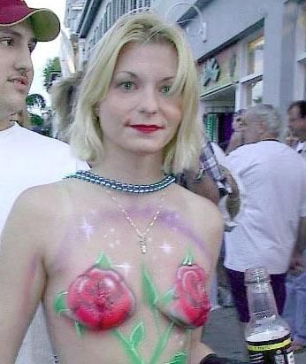 розочки на сиськах. фото бодиарта, body art
