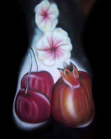 Гранат и вишни.  фото бодиарта девушки, body art