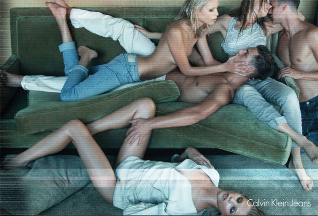 фото креативной рекламы Модная одежда, сумки, аксессуары Calvin Klein