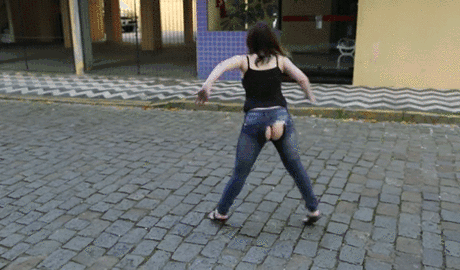 возвращение девушки домой после неудачного анального секса, gif-картинка, гиф с девушками